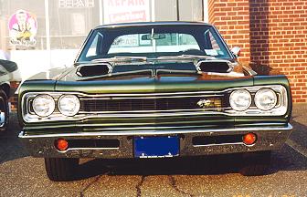 1969_Dodge_Coronet_Superbee_Rob_FrontView.jpg (22608 bytes)