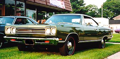 1969_Plymouth_GTX_HEMI_John_FrontLeft.jpg (25129 bytes)