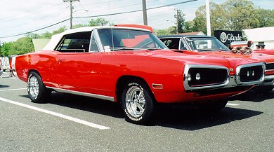 1970DodgeCoronetRFView-Rich.jpg (30677 bytes)