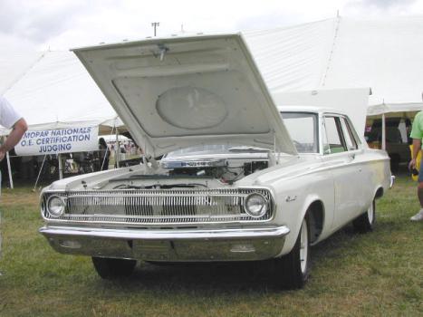 B-1965_Dodge_Coronet_Max_Wedge_FrontLeft.jpg (25898 bytes)