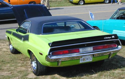 E-1970_Dodge_Challenger_TA_RearLeft.jpg (31953 bytes)